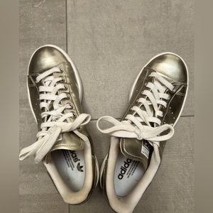 Adidas Stan Smith - Like New Gold Metallic Sneakers by Adidas - size 8 US